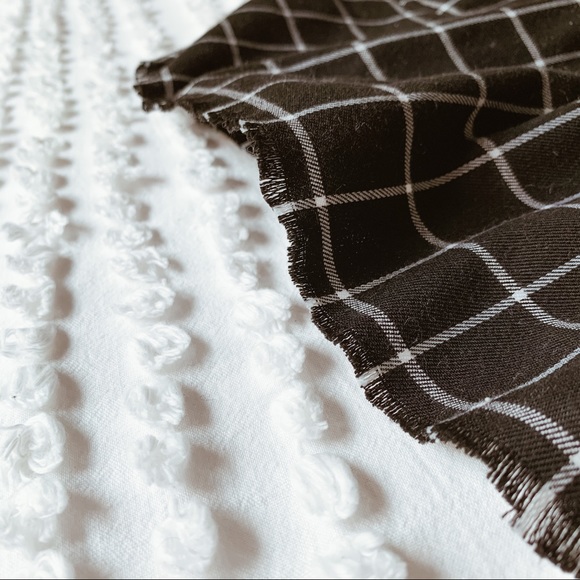 Crosshatch Fringe Crop Top - Picture 3 of 3